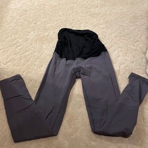 Beyond yoga maternity leggings in size XS